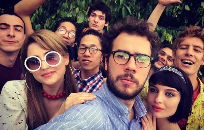 Selfie per il giovane sueprcast di Classe Z con l'attrice YD'Actors Alice Pagani
